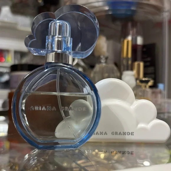 Ariana Grande Cloud Fragrance - Picture 3 of 4